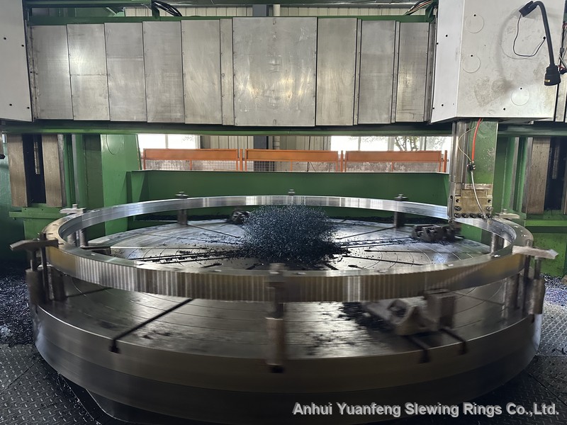 Yuanfeng large slewing ring machining
